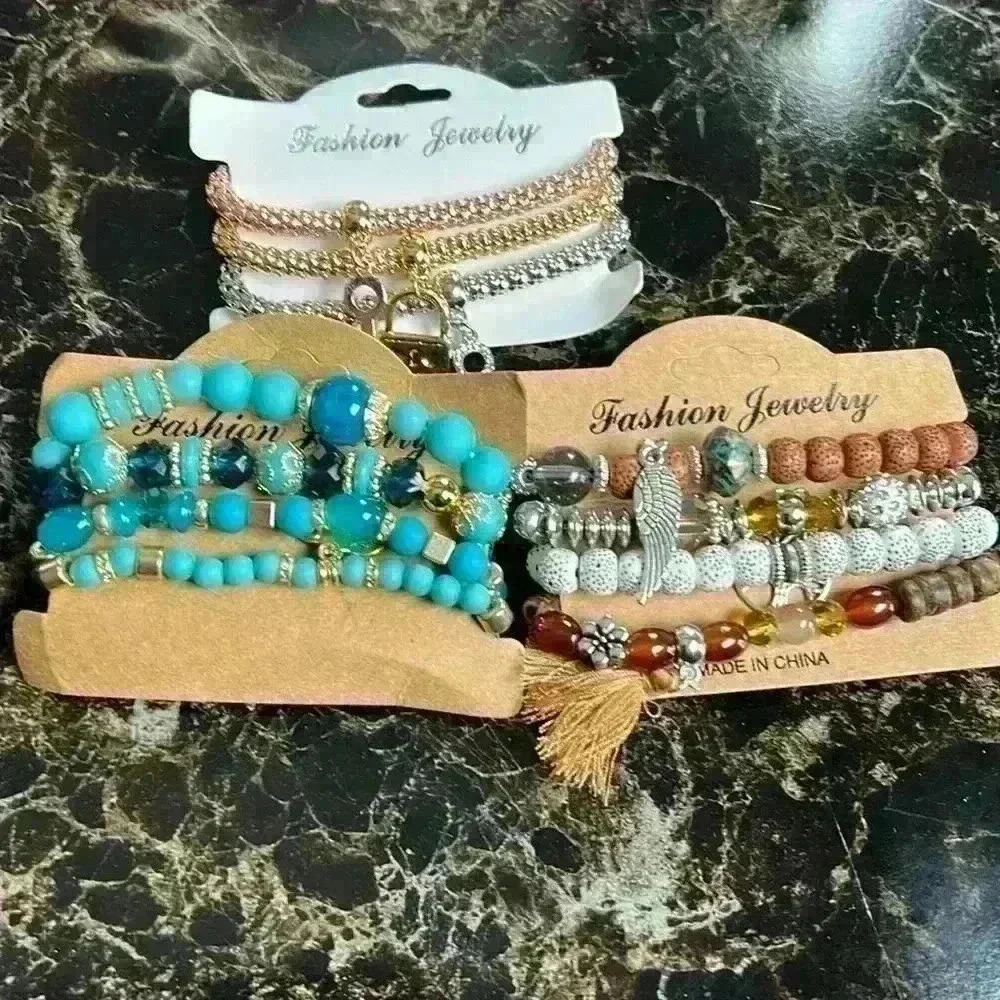Fashion jewelry beaded bracelet stretchable.